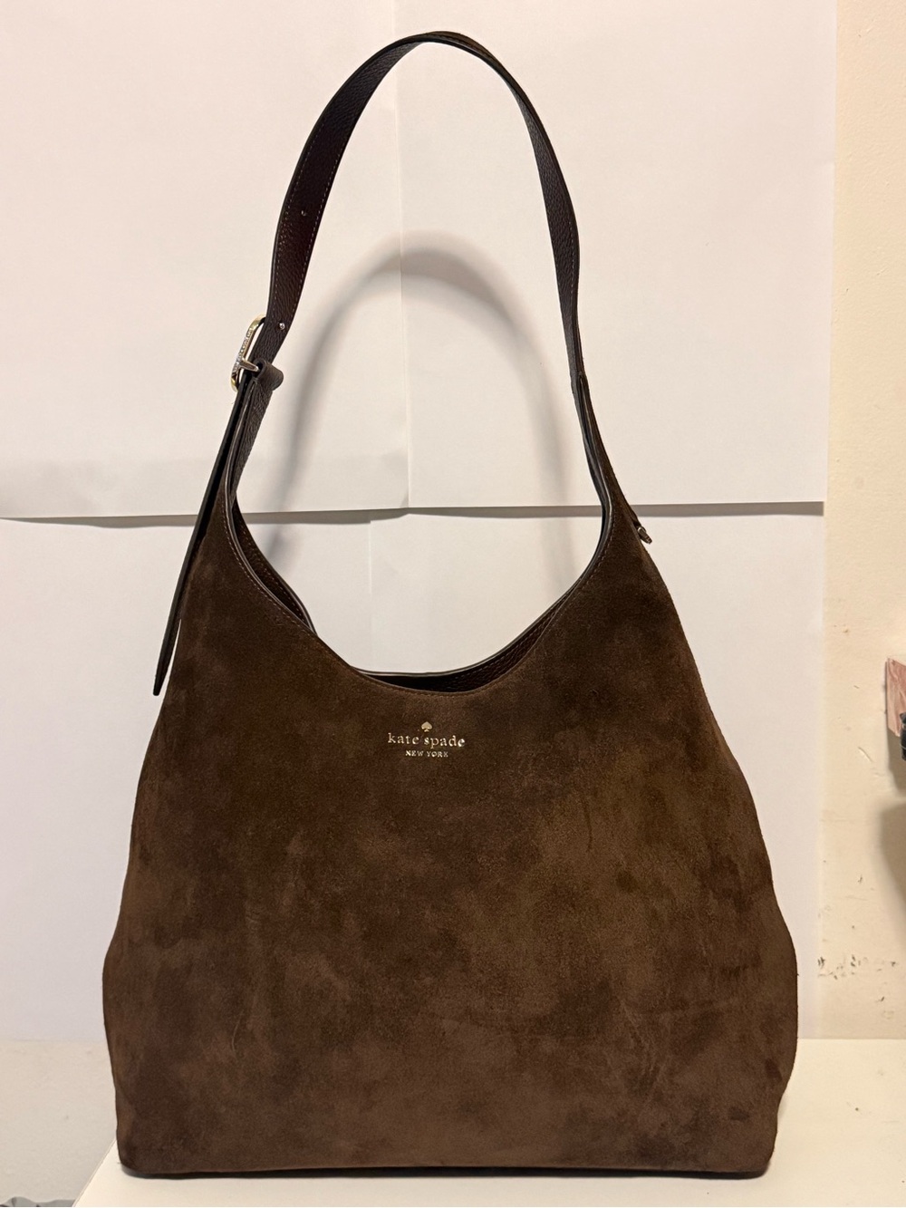 Kate Spade Large shoulder bag in color Hot Fudge